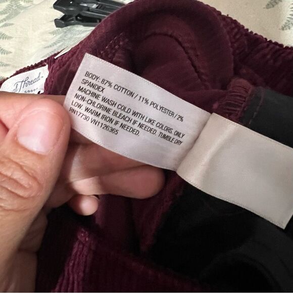 New! Universal Thread High-Rise Corduroy Ankle Bootcut Burgundy Women Pant Sz 8R - Picture 9 of 11